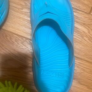 Hoka flip flops
